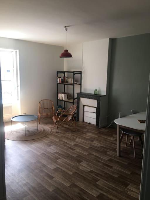 Appartement Avec Parking Proche Cathedrale Bourges Luaran gambar